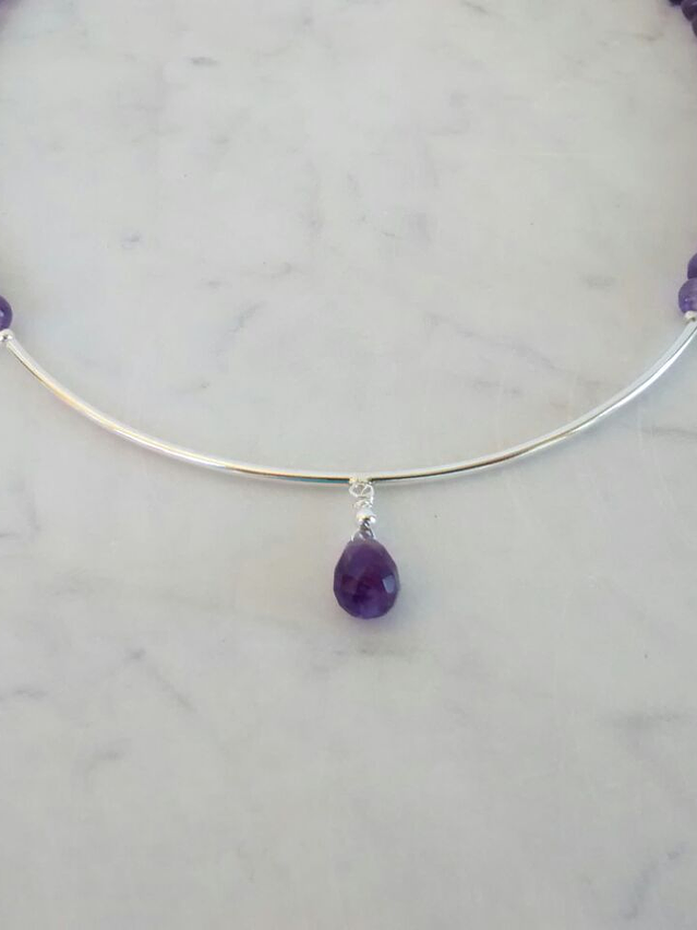 Collar de piedras amatista con detalles de plata y gota de piedra facetada 2