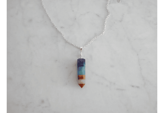 Cadena de plata con colgante de piedras de los 7 chakras