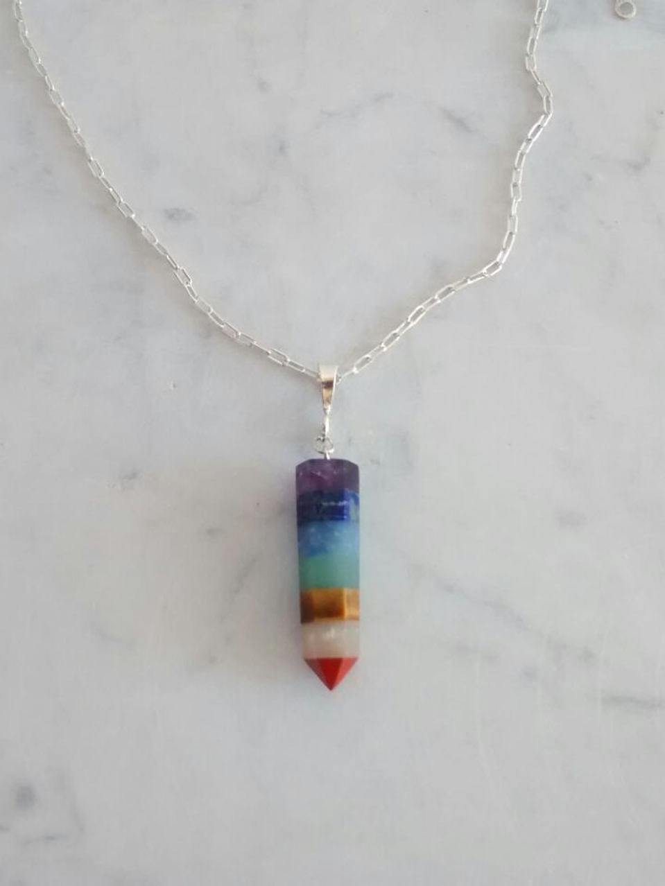 Cadena de plata con colgante de piedras de los 7 chakras 2