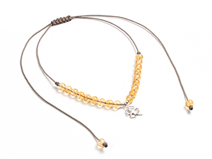 Collar trébol de hilo regulable con piedras citrino