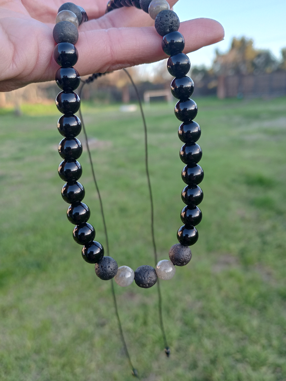 Collar de hilo regulable de piedras ónix y labradorita 2