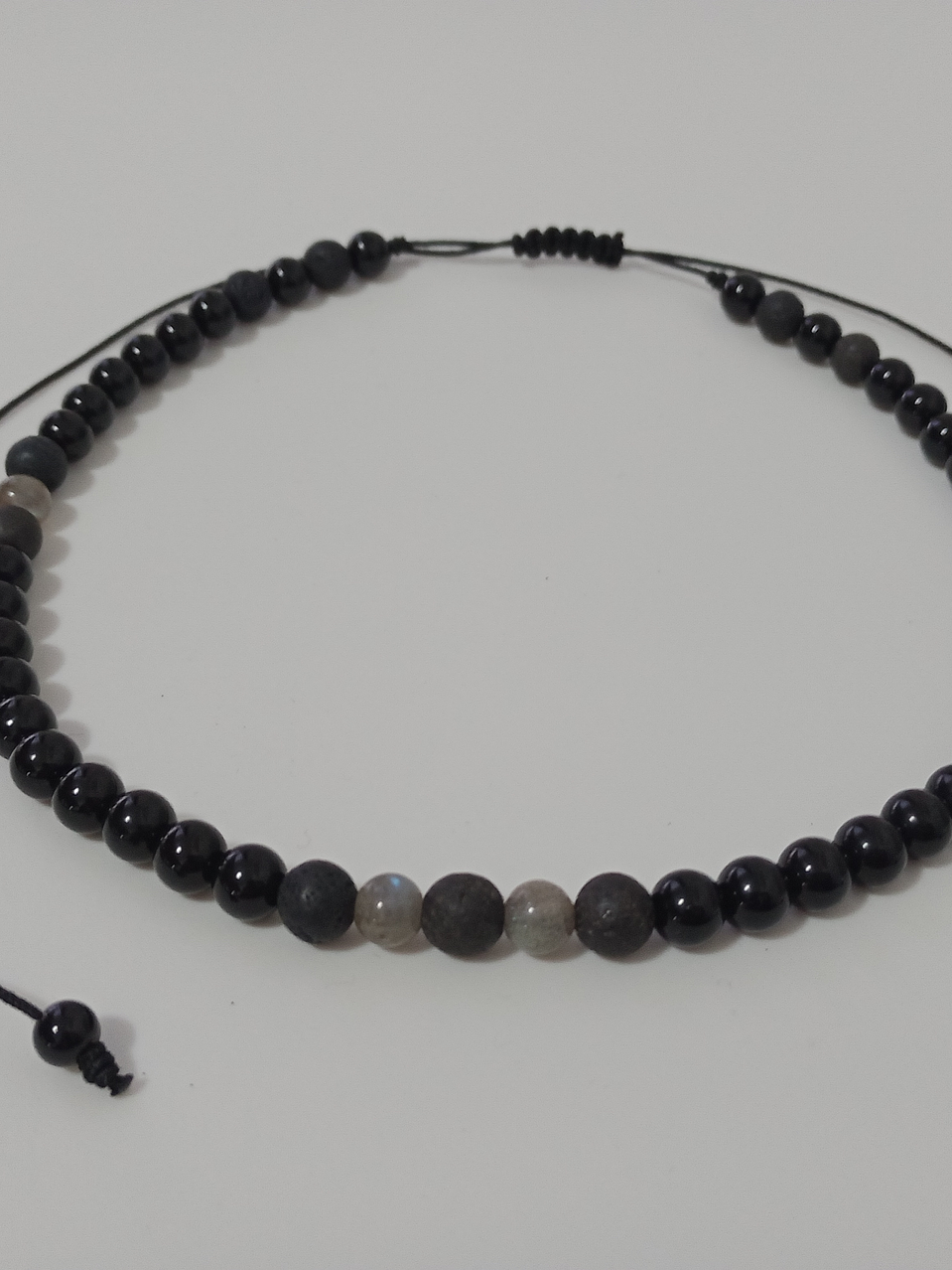 Collar de hilo regulable de piedras ónix y labradorita 1