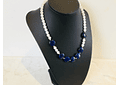 collar de piedras lapislazuli, cuarzo blanco y detalles de plata