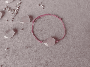 Pulsera de hilo regulable con cuarzo rosa facetado