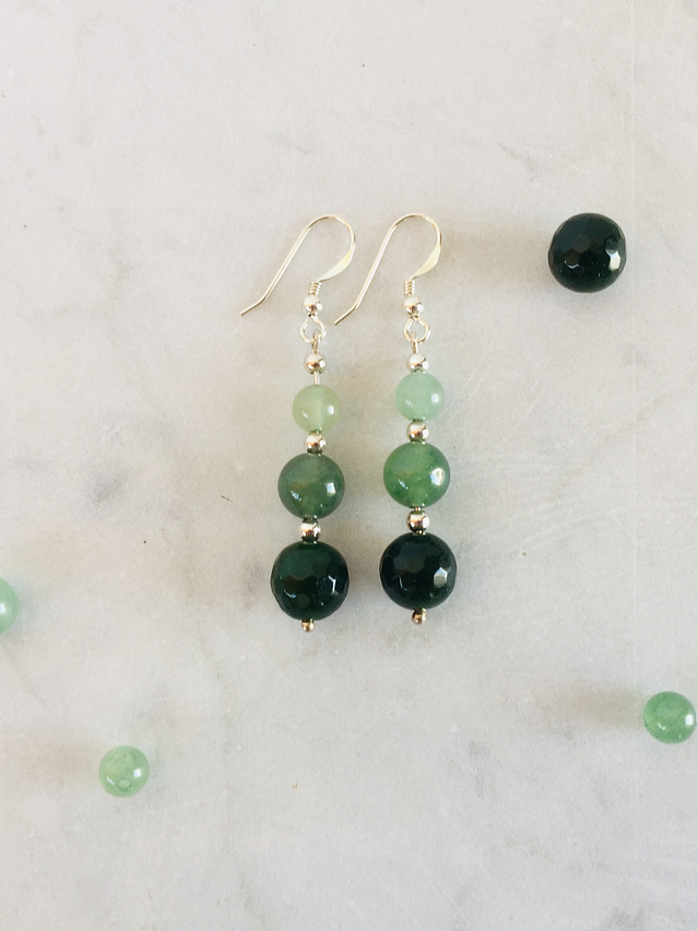 Aros de piedras jade verde, ágatas verdes y detalles de plata 1