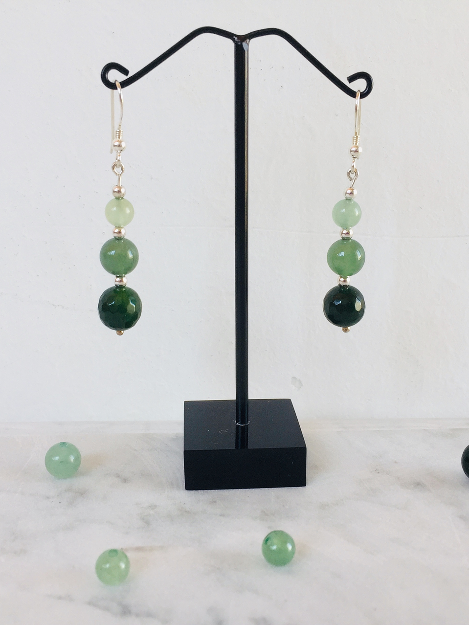Aros de piedras jade verde, ágatas verdes y detalles de plata 3