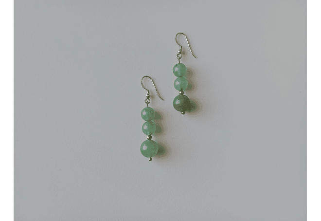 Aros de piedras jade verde y pelotita de plata