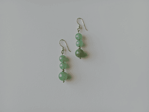 Aros de piedras jade verde y pelotita de plata