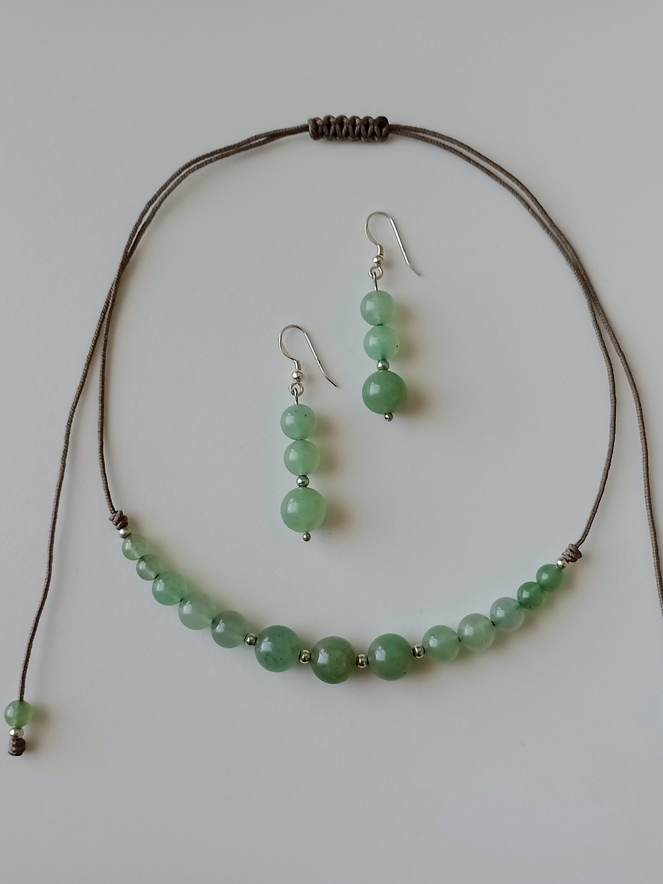 Conjunto de collar de hilo regulable y aros de jade verde 1