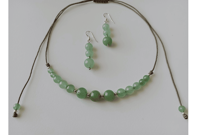 Conjunto de collar y aros de jade verde