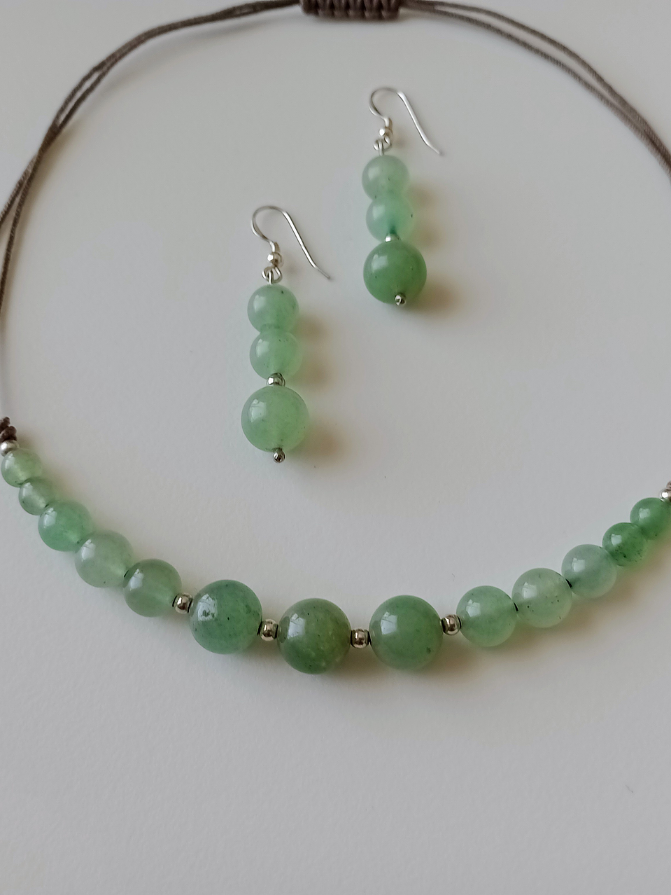 Conjunto de collar de hilo regulable y aros de jade verde 2