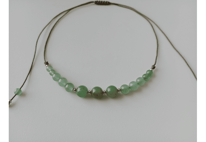 Conjunto de collar y aros de jade verde