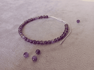 Tobillera regulable de piedras amatista