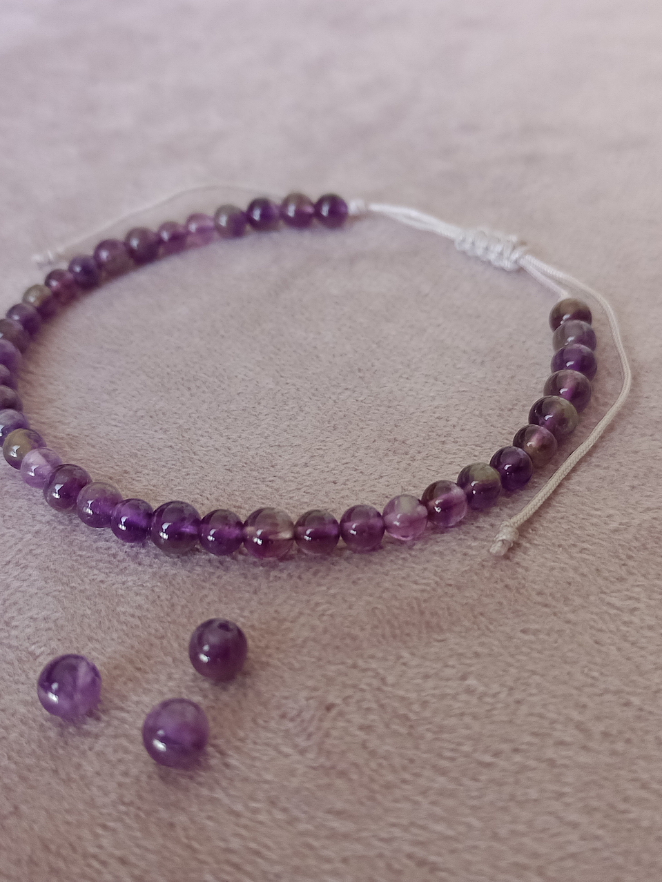 Tobillera regulable de piedras amatista 1