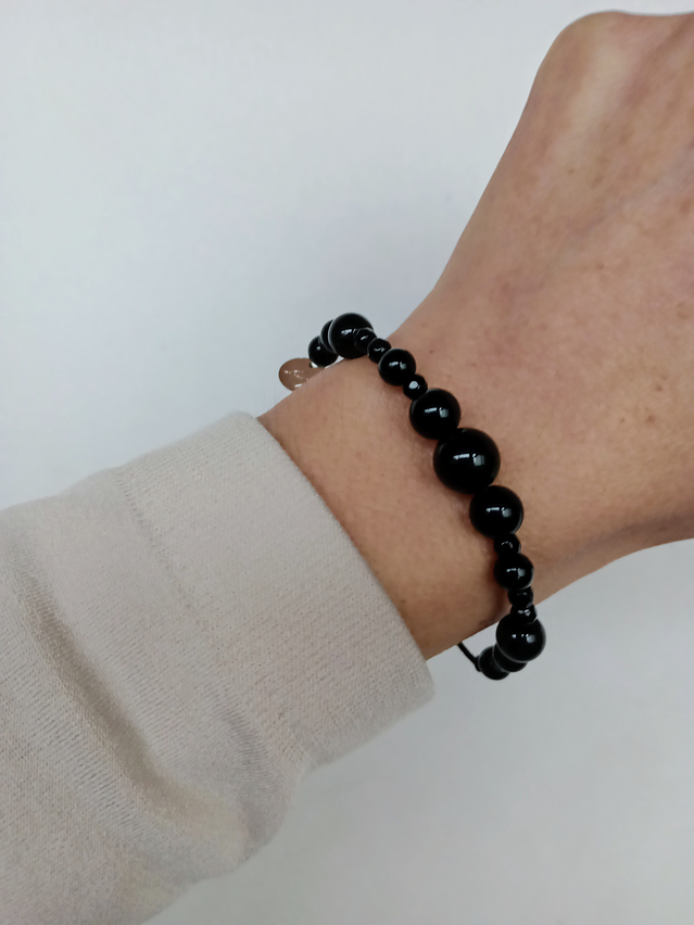Pulsera de hilo regulable de piedras ónix 4