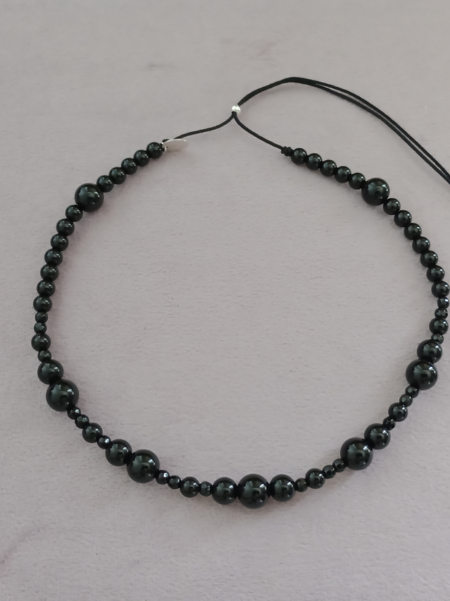 Collar de hilo regulable de piedras ónix 1