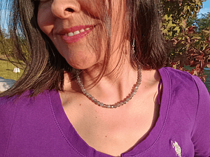 Collar de piedras labradorita facetada