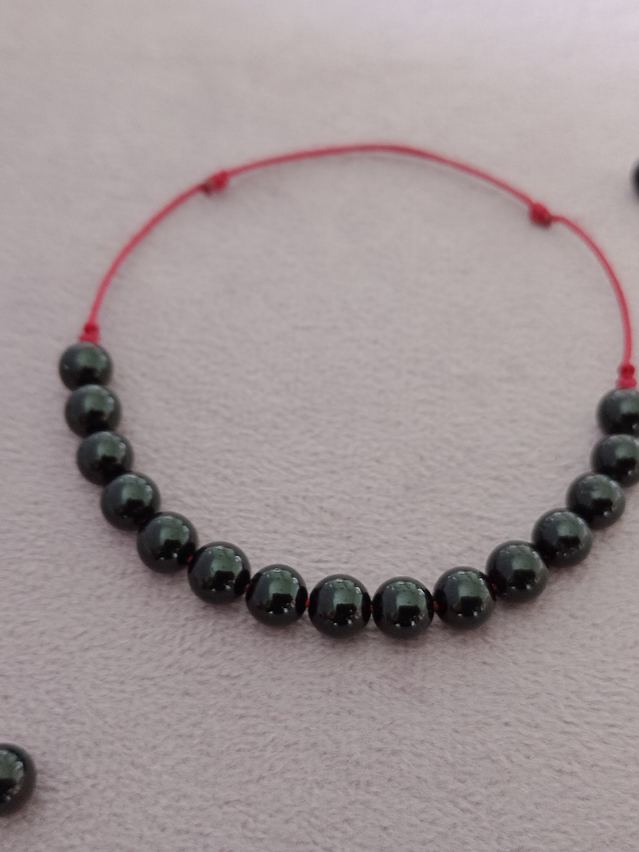 Pulsera hilo rojo regulable de piedras turmalina 3