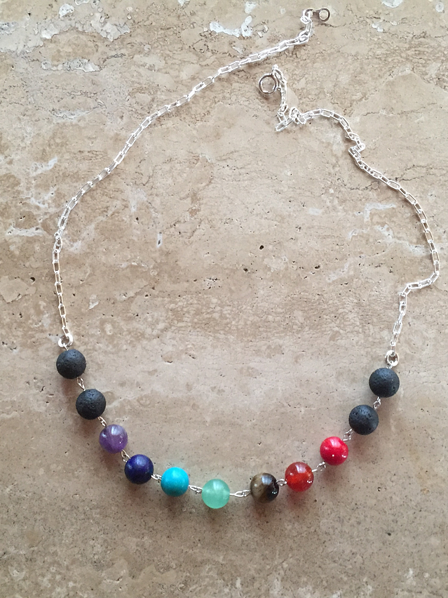 Cadena de plata con piedras de los 7 chakras y piedra volcánica 1