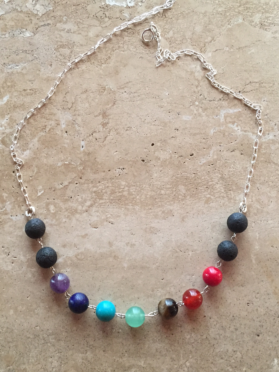 Cadena de plata con piedras de los 7 chakras y piedra volcánica 3