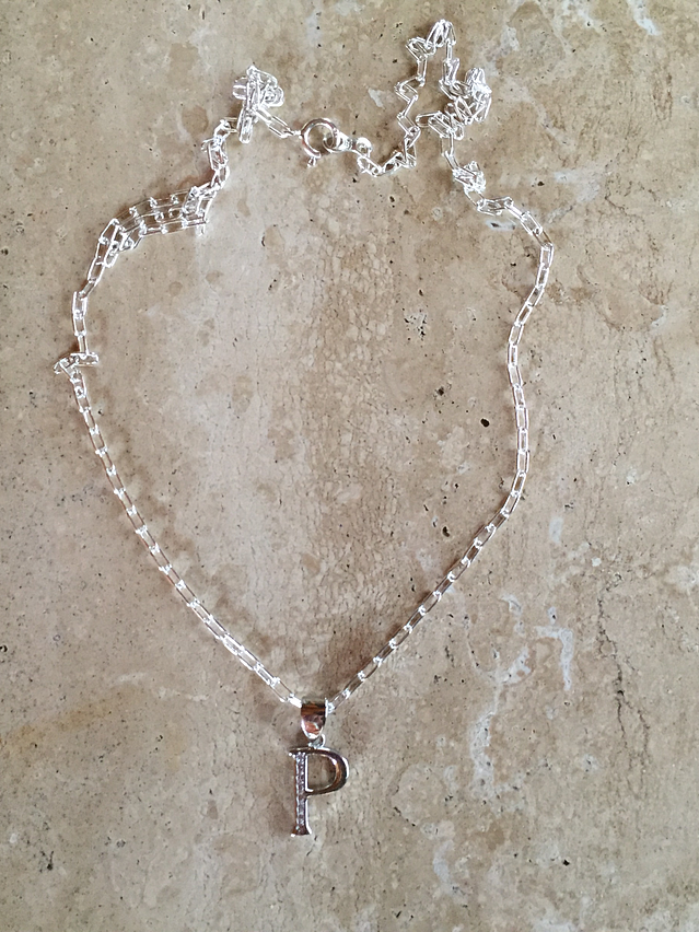 Cadena e inicial de plata 2