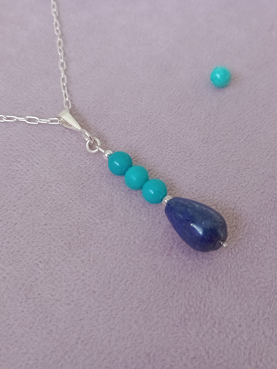 Cadena de plata y colgante de piedras turquesa y lapislázuli  1