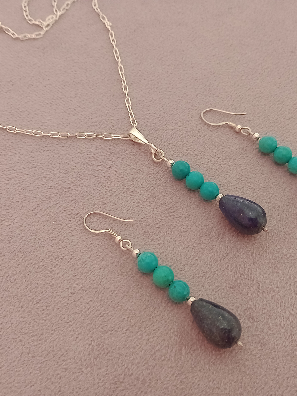 Conjunto de cadena de plata y colgante de piedras turquesa y lapislázuli 1