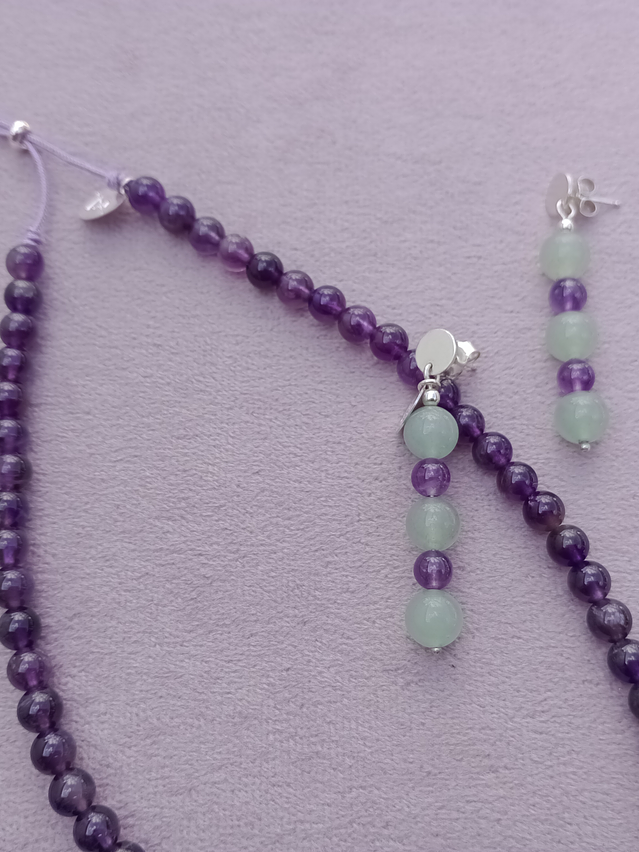 Conjunto de collar de hilo regulable y aros de piedras amatista y jade verde 2