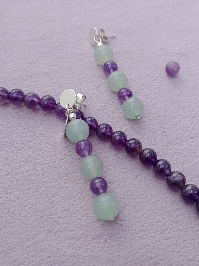Conjunto de collar de hilo regulable y aros de piedras amatista y jade verde 3