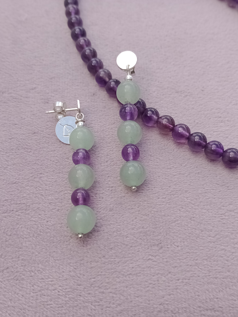 Conjunto de collar de hilo regulable y aros de piedras amatista y jade verde 7