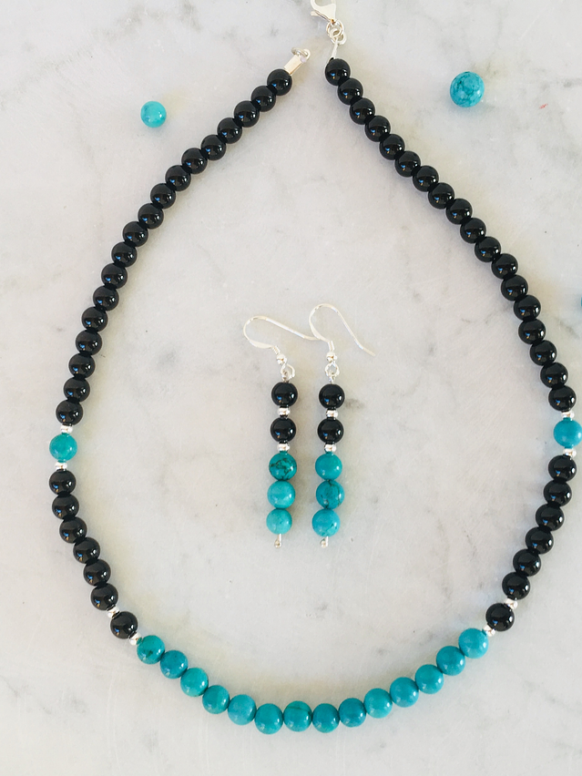 Collar de ónix, turquesa y detalles de plata 3