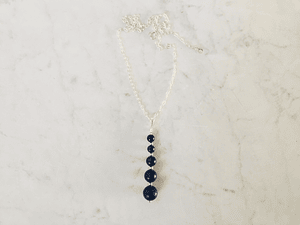 Cadena y colgante de piedras lapislazuli