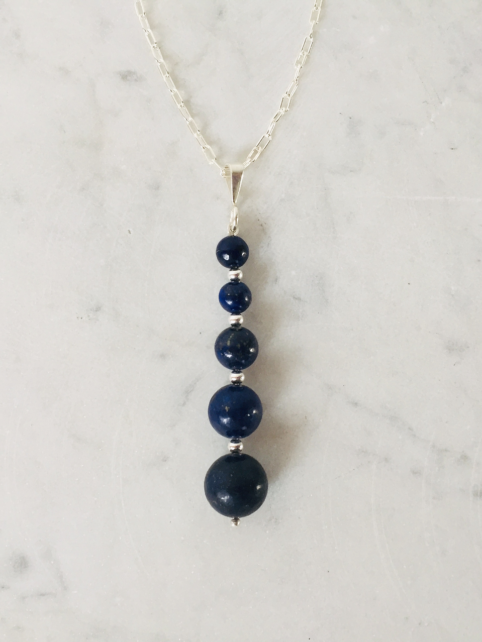 Cadena y colgante de piedras lapislazuli 2
