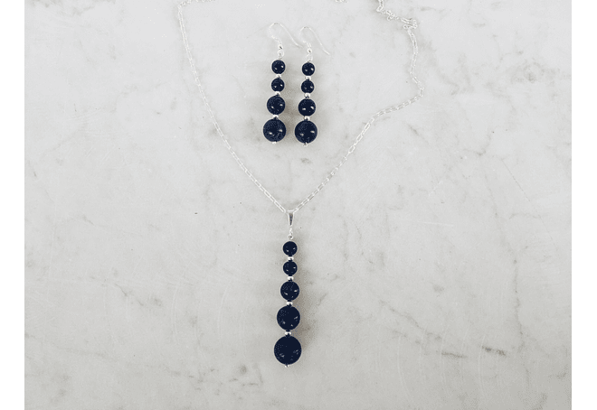 Aros de lapislazuli y detalles de plata