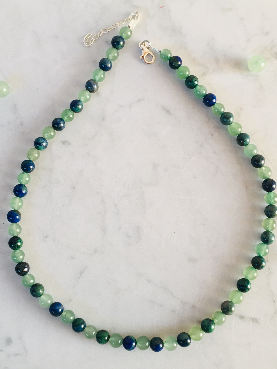 Collar de jade verde y azurita 3