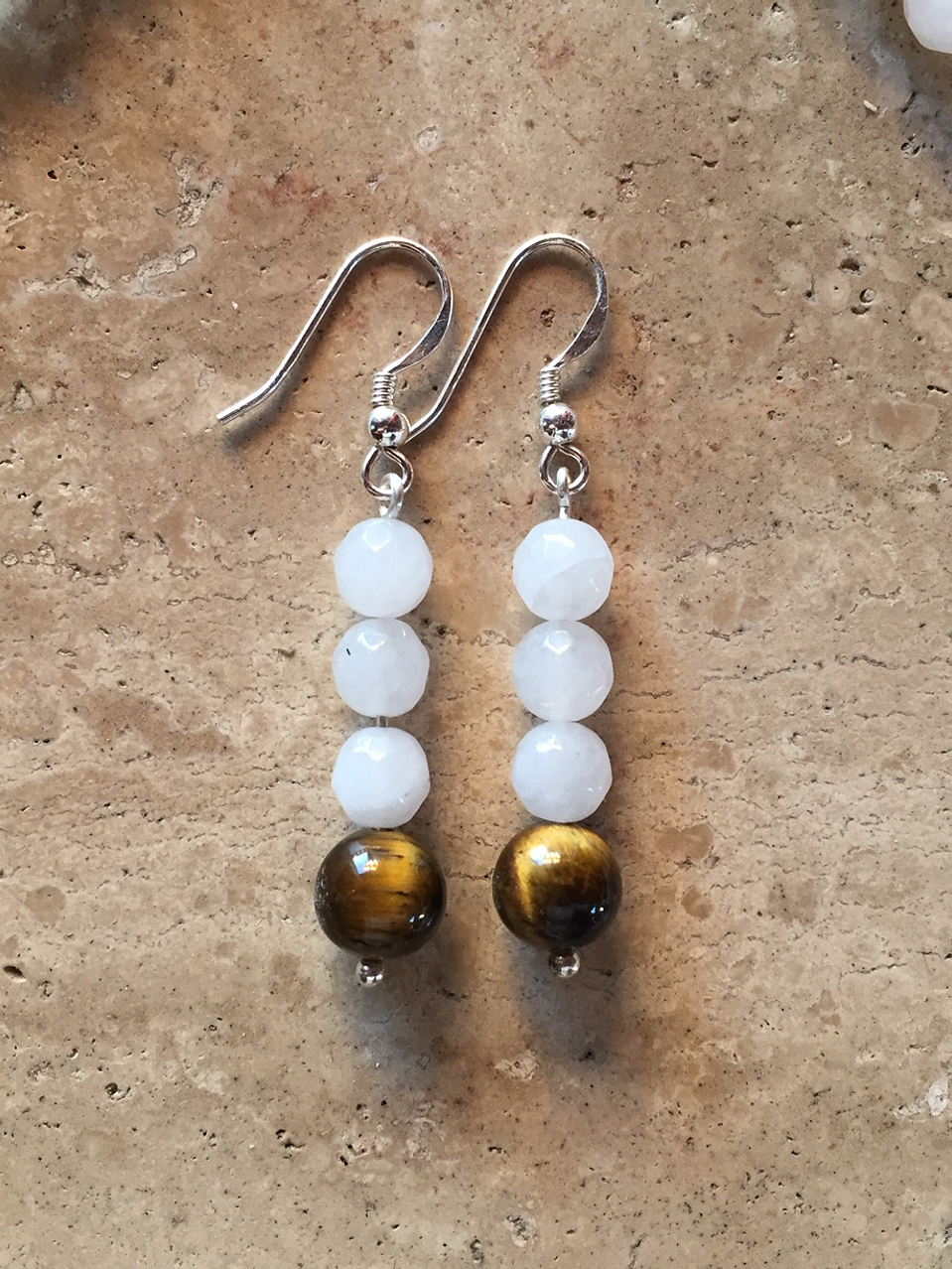 Aros de cuarzo blanco y ojo de tigre 1