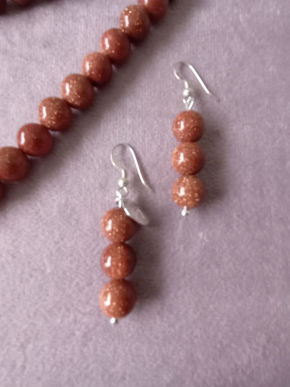 Conjunto de collar de hilo regulable y aros de piedra del sol 9