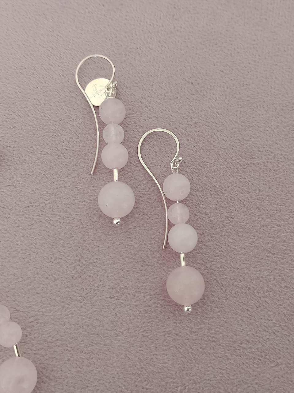 Aros de piedras cuarzo rosa y detalles de plata 3