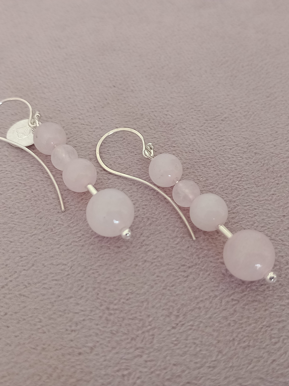 Aros de piedras cuarzo rosa y detalles de plata 1