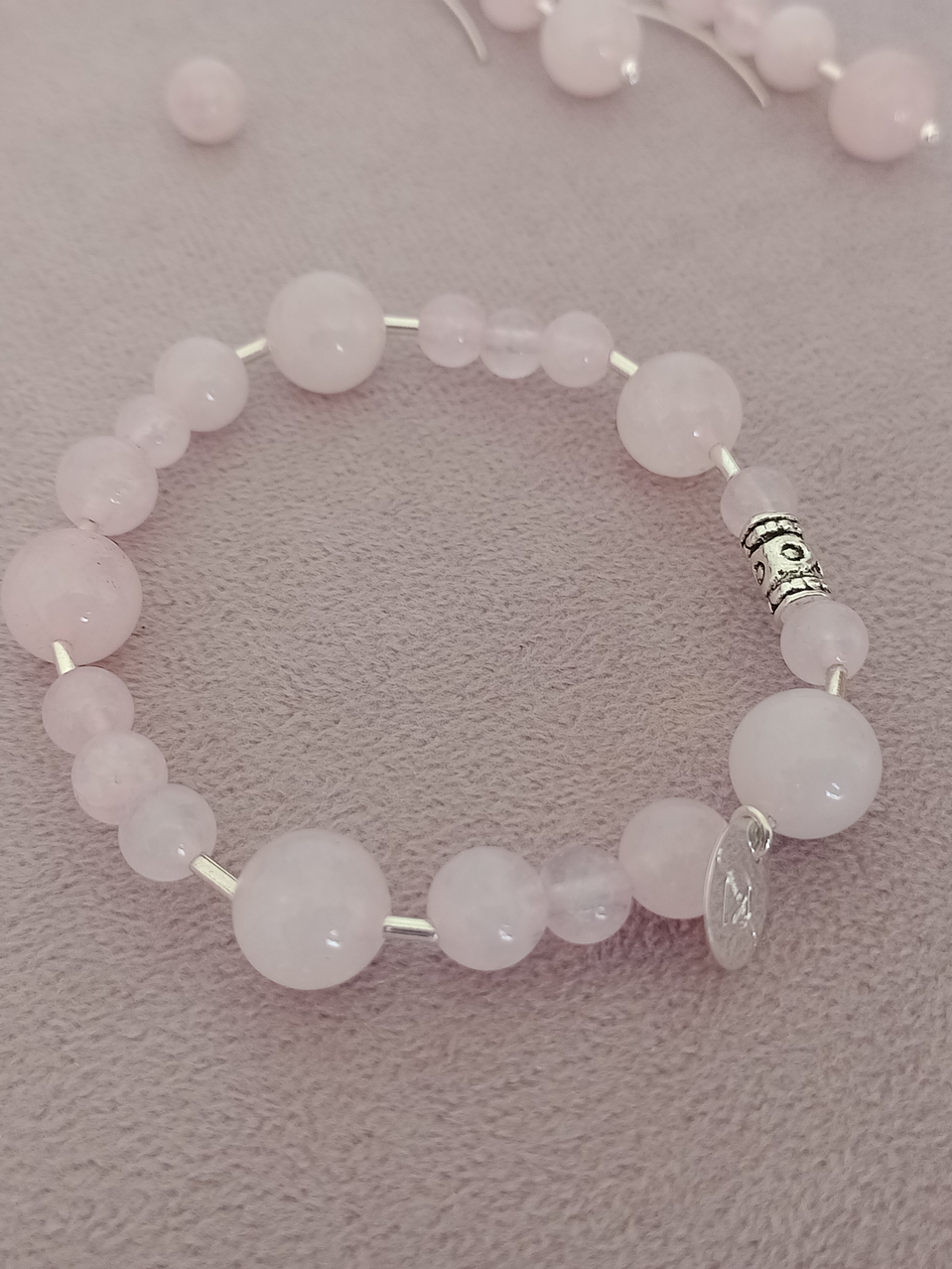 Conjunto de collar, aros y pulsera de cuarzo rosa 4