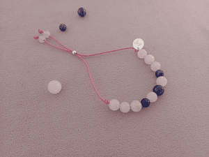 Pulsera de hilo regulable de piedras de cuarzo rosa y lapislázuli