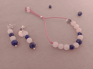 Conjunto de pulsera regulable y aros de piedras de cuarzo rosa y lapislázuli