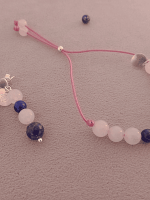 Conjunto de pulsera regulable y aros de piedras de cuarzo rosa y lapislázuli