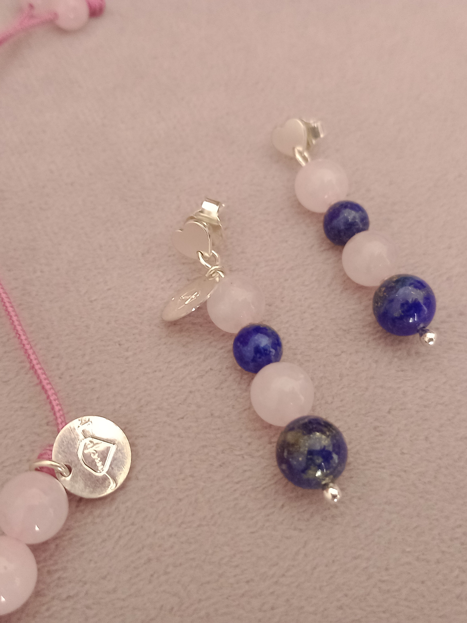 Conjunto de pulsera regulable y aros de piedras de cuarzo rosa y lapislázuli 3