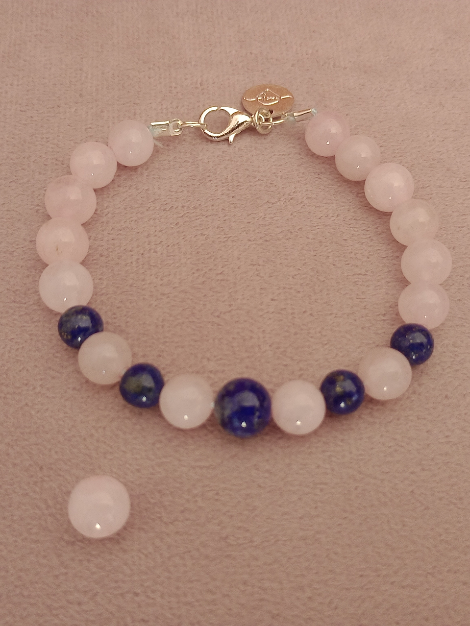 Conjunto de pulsera y aros de piedras cuarzo rosa y lapislázuli 3