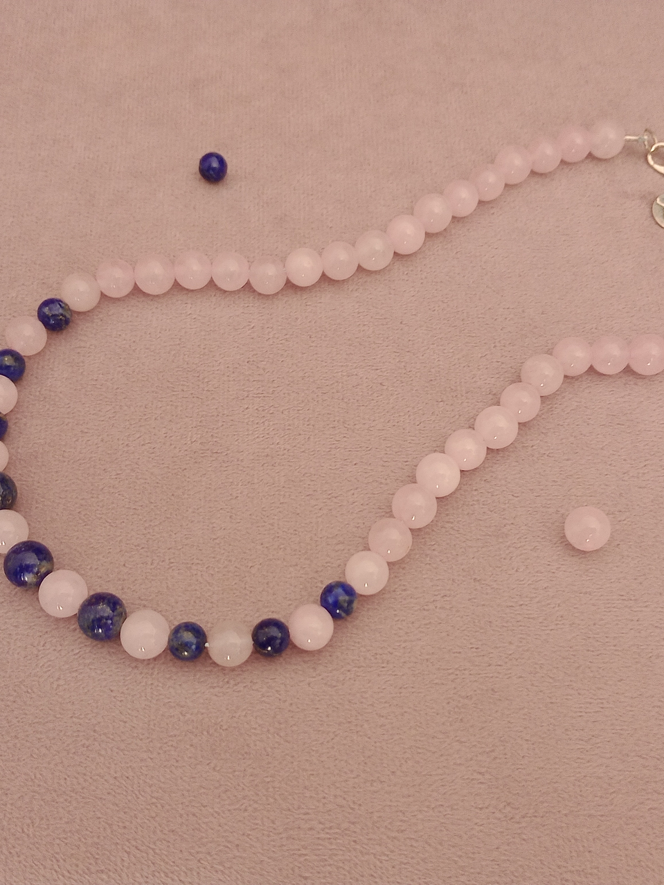 Conjunto de collar y pulsera de piedras cuarzo rosa y lapislázuli 3