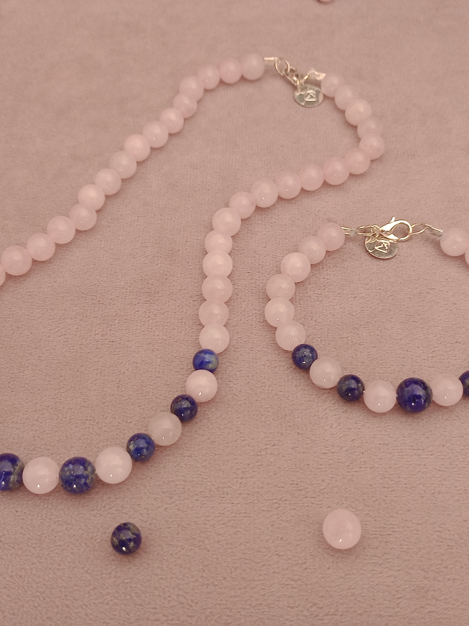 Conjunto de collar y pulsera de piedras cuarzo rosa y lapislázuli 2