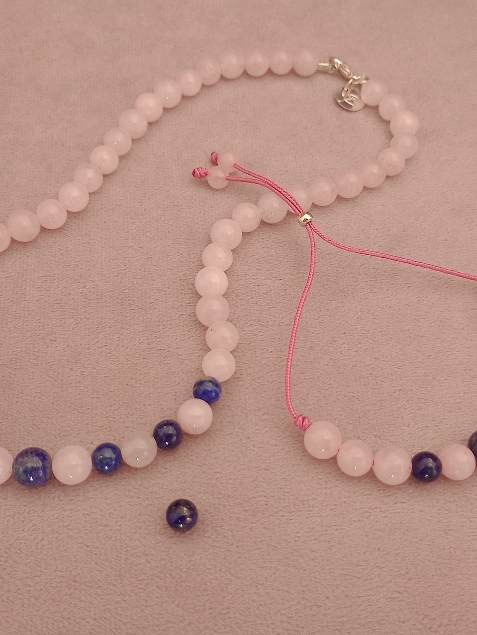Conjunto de pulsera regulable y collar de cuarzo rosa y lapislazuli 1