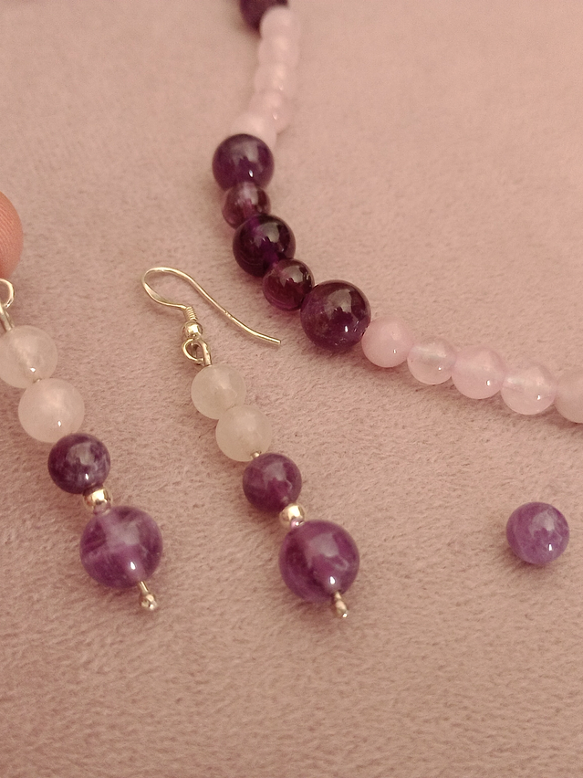 Conjunto de collar y aros de piedras cuarzo rosa y amatista 2
