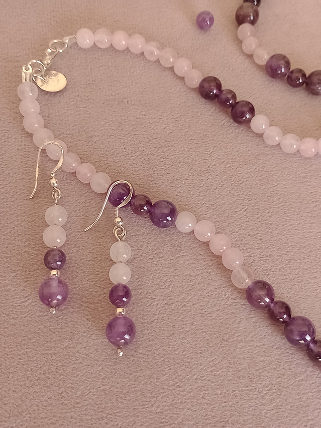 Conjunto de collar, pulsera y aros de piedras cuarzo rosa y amatista 3
